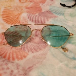 **SOLD** Gold Frame Aviator Sunglasses